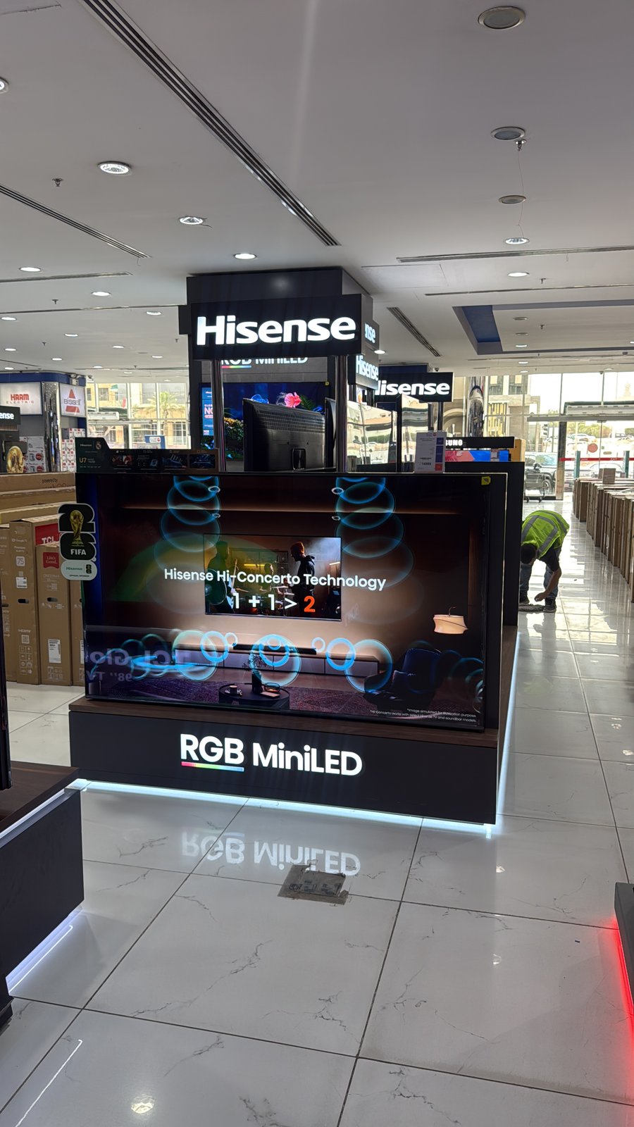 Hisense_RGB_MiniLED_Stand